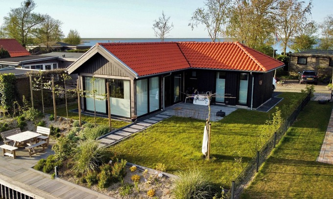 Anjum House | Vacation home with access to the water