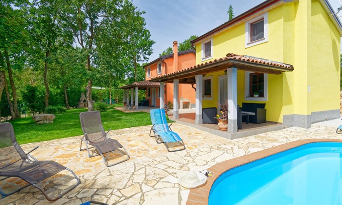Makovci House | Vacation homes Sunny Twins - 2 houses, 10 persons, 4 bedrooms, pool, barbecue