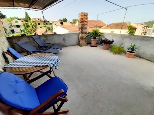Vrisnik Apartment | Vacation House Calluna