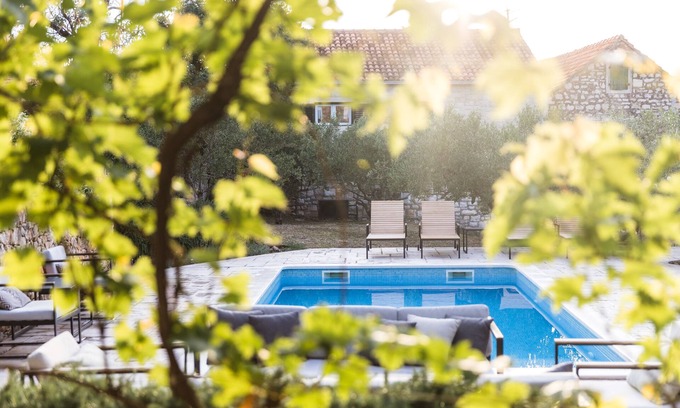 Supetar House | Vacation house Šumica with heated pool, fully air-conditioned!