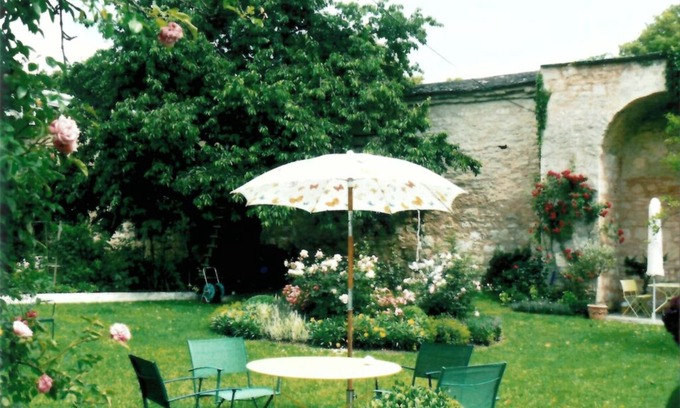 Eichstaett Apartment | Vacation in a monument on the historic city wall