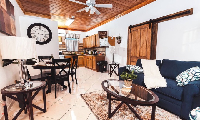 Nassau Apartment | Vacation in the Comfort of Home at LiShay’s Cottage