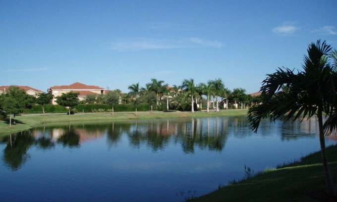Iona Apartment | Vacation rental a few minutes from the beach. Quiet and central location