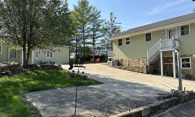 Albany Cottage | Vacation Rental Cottage with Hot Tub and Lakeview near Athens & Hocking Hills