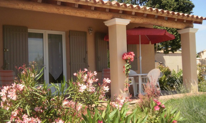 Gard Rhodanien Villa | Vacation rental maisonnette in Gard village between Orange and Avignon