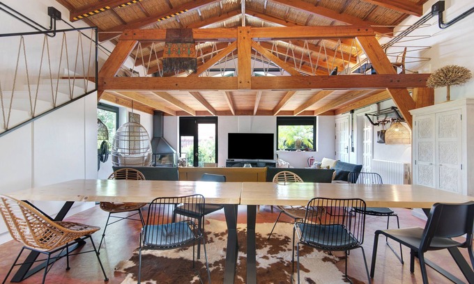La Solana Villa | Vacation Villa 'Karibu Lodge' with Private Terrace and Wi-Fi