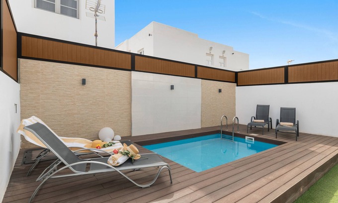 Playa Honda Villa | Vacation Villa 'Berkana De Lujo Con Piscina' with Private Pool, Wi-Fi and Air Conditioning