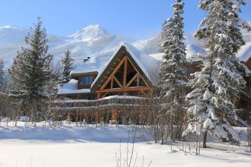 Golden Bed & Breakfast | Vagabond Lodge at Kicking Horse