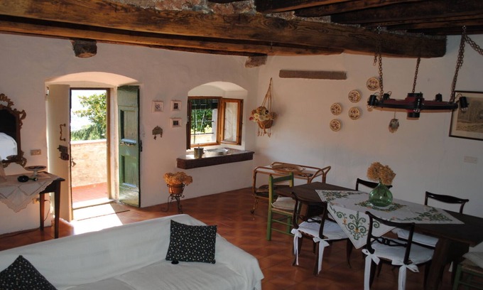 Vaiano House | Vaiano: Country holiday home -in a small green "borgo",near firenze