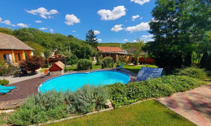 Monyorod Villa | Vakantiehuis Casa Mama met prive zwembad