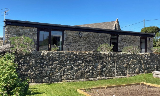 Llancarfan Cottage | Vale of Glamorgan - Cottage - Sleeps 4 - Parking