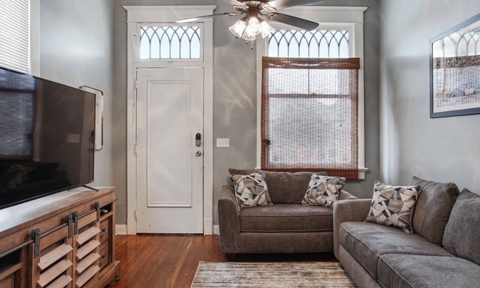 Freret House | Valence St Charmer, Walk to Freret & Tulane