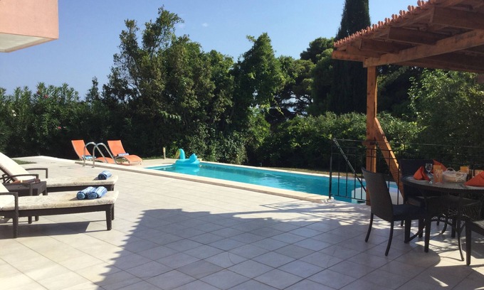 Thiramonas Apartment | VALERIANO NrKATELIOS,2 Bed Grd Floor Villa Apartment Private Pool,Full A/C,Wi-Fi