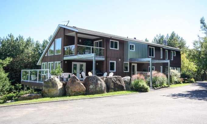 Alnwick/Haldimand House | Valhalla Estate ( Near Ste. Anne’s Spa )