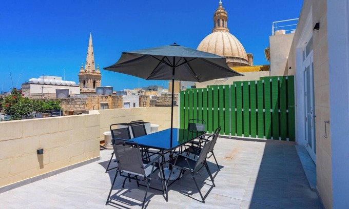 Valletta Apartment | Valletta Penthouse Cathedral view Terrace