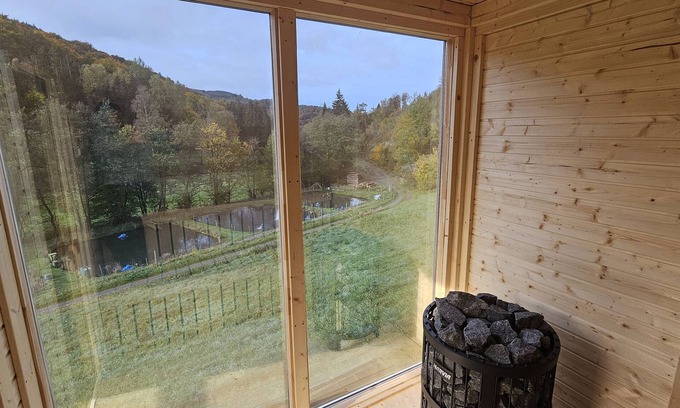 Bestwig Apartment | Valley chalet with sauna and mountain views