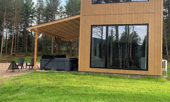 Saint-Raymond Ski Chalet | Valley view bras du Nord #spas #outdoor fireplace#nature#Mountain bike