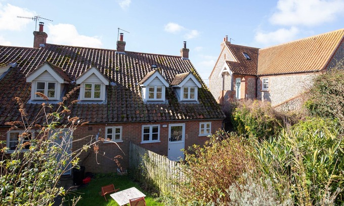 Stiffkey Cottage | Valley View - a self catering cottage that sleeps 5 guests in 3 bedrooms