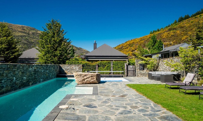 Cardrona House | Valley Villa - Cardrona Holiday Home