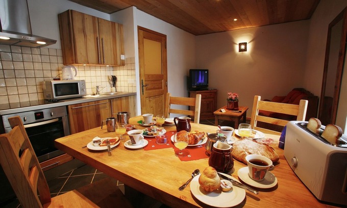 Valloire Apartment | Valloire center. Luxury apartment for 4 persons close to the slopes, ski school.