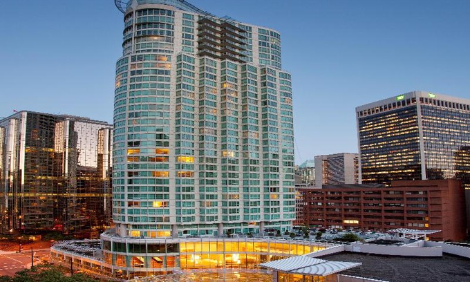 Coal Harbour Hotel | Vancouver Marriott Pinnacle Downtown Hotel