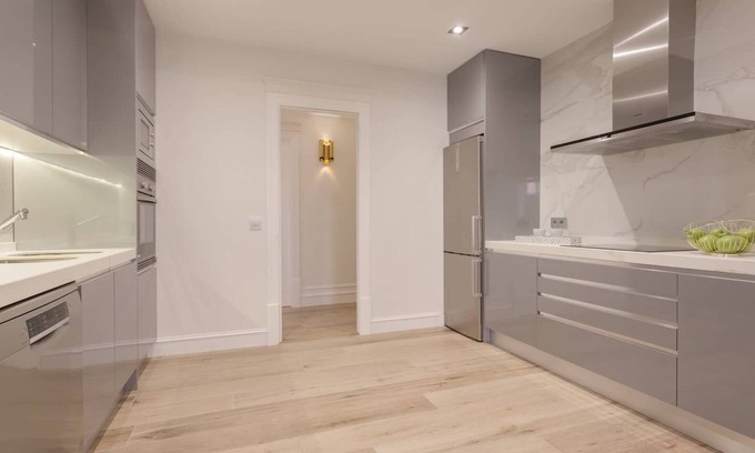 Jeronimos Apartment | Vanrays - Salamanca/Parque del Retiro-New luxury apartment.