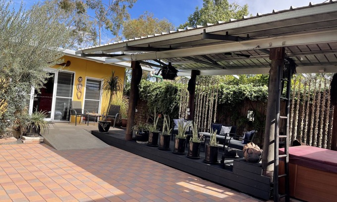 Braitling Apartment | Vatu Sanctuary - The Bure (1 bedroom spa with private entrance and garden)