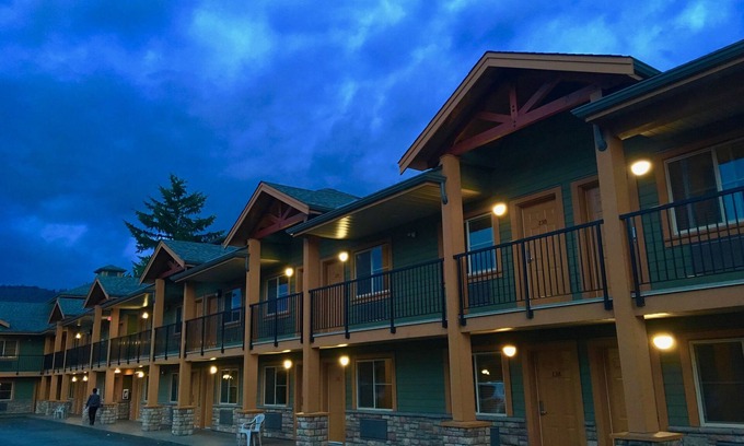Sardis Hotel | Vedder River Inn
