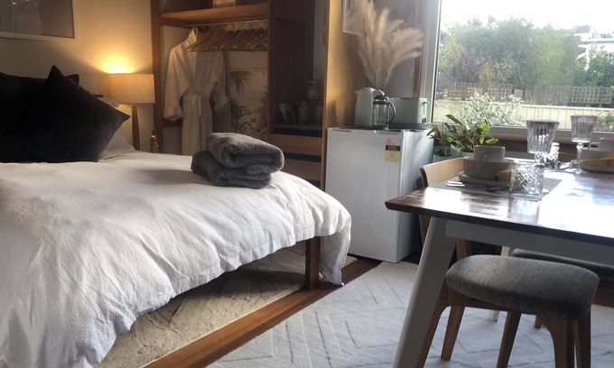 Newstead Bed & Breakfast | Vegan Homestay- Small Double Room w Shared Bathroom