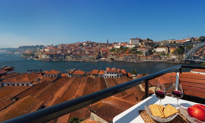 Santa Marinha Apartment | Vegan Top Floor Apartment- Porto and Douro Stunning Views