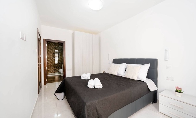 Gzira Apartment | Vela Blu Rose Court