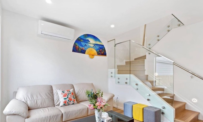 Mangere House | Ventura Retreat Townhouse with Parking and Patio