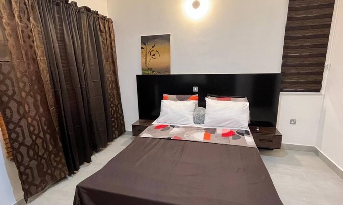 Wuse 2 Apartment | VERDE, Chic 2-bedroom apartment with Wi-Fi and AC in delightful Wuse 2 Abuja