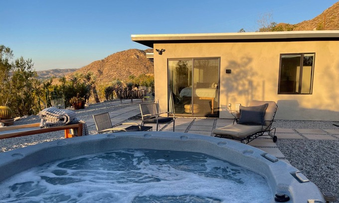Morongo Valley House | 🌵 Verdin's Nest - Romantic Retreat w/Hot Tub Under the Stars! 🌵