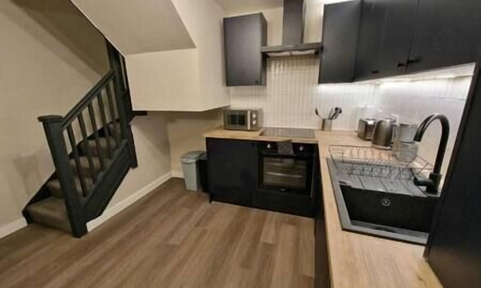 Plasnewydd Apartment | Vere Room 2 - Double Room - En Suite - Close to City Centre