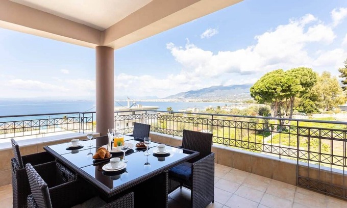 Paralia Vergas Apartment | Verga Beachside Getaway with Panoramic Seaviews