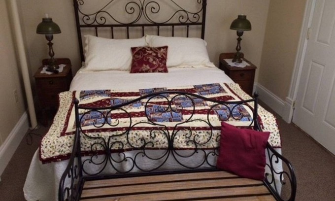Soudan Bed & Breakfast | Vermilion Park Inn, #2 Fisherman's Rm. w/ensuite