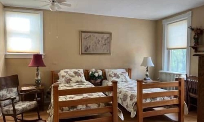 Soudan Bed & Breakfast | Vermilion Park Inn, #8 Italian Room (2nd floor)