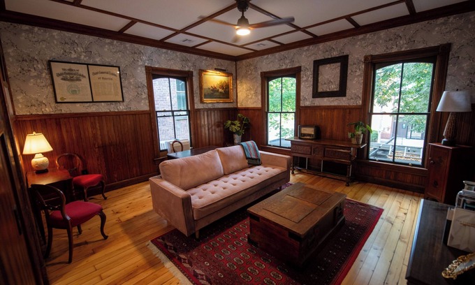 Bennington Apartment | Vermont Downtown Oasis - Two Bedroom in Picturesque Downtown