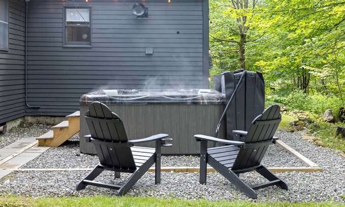 Stratton and Bromley Ski Areas House | Vermont Summer Escape - Sleeps 8 with FirePit, Hot Tub, and Pet Friendly!