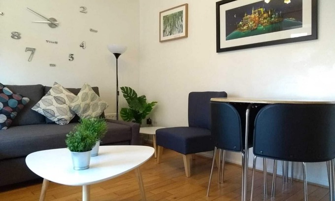 Belfast Central District Apartment | Very central downtown location/Parking