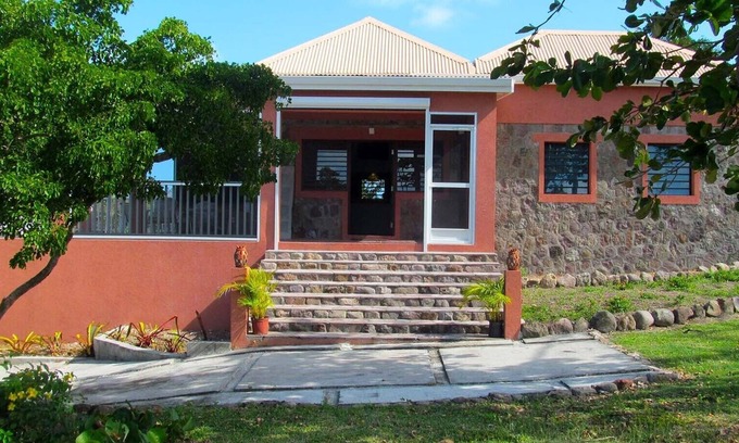Cotton Ground House | Very close to beach.