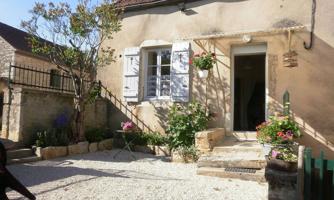 Chassey-le-Camp Cottage | Very comfortable house in a quiet village 4 km from shops