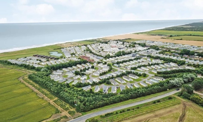 Mappleton House | Very comfortable, modern and contemporary caravan with one double and two twin.
