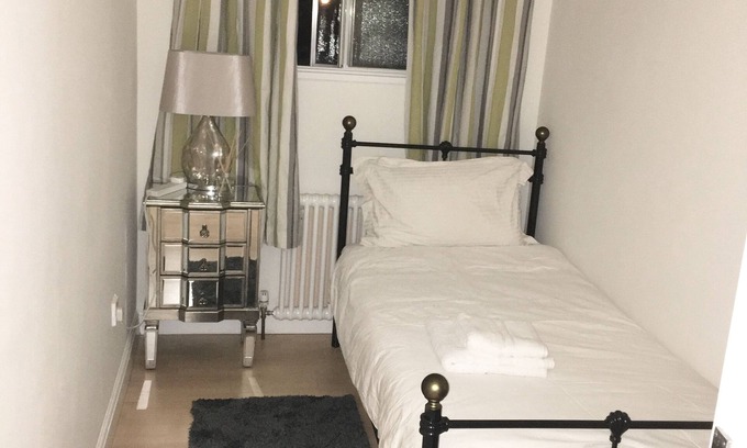 Peterborough House | Very quiet area, close to Peterborough Hospital