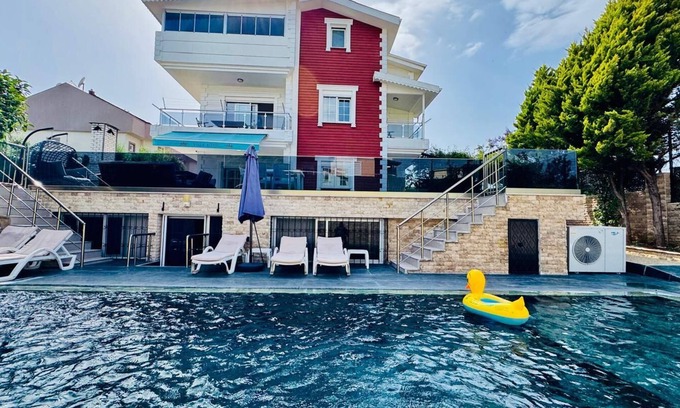 Kadriye Villa | VİLLA KİNG With Heated Pool 6-bedroom and 4-bathroom Luxury Villa+suıt rooms