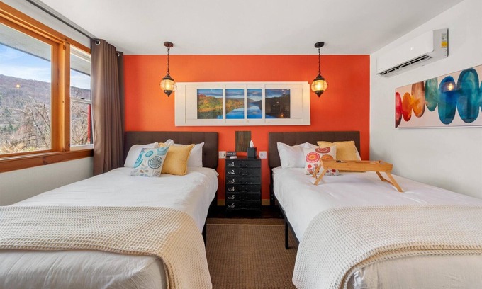 Hancock Hotel | Vibrant & Cozy Getaway with Artistic Touches and Modern Comforts