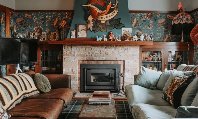 East Launceston House | Vibrant Dual Retreat: Vagabond's Rest & Rose Gold Hideaway