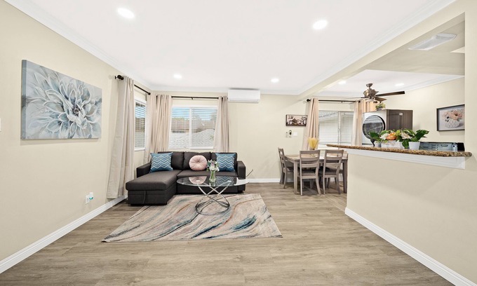 Monterey Park House | Vibrant & Refreshing ~ 12 min to Downtown LA
