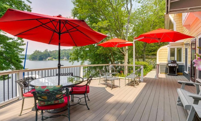 Sterling House | Vibrant Sterling Lakefront Lodge with Kayaks